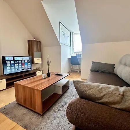 Panorama Schlossberg & Jacuzzi Apartment *